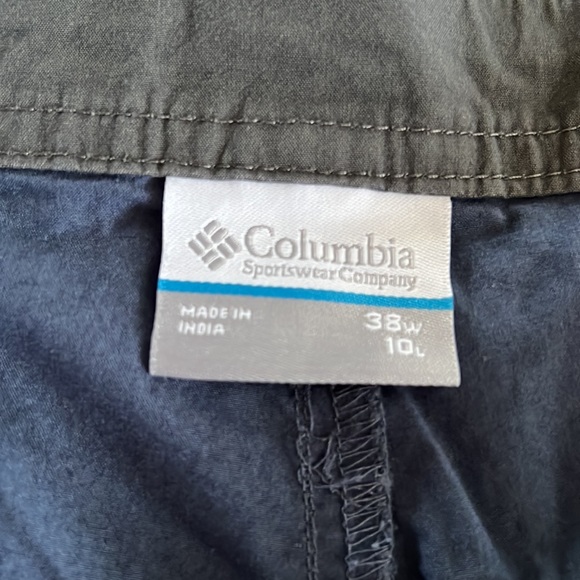 Columbia Modern Classic Fit Navy Blue Shorts size 38 - Picture 3 of 3